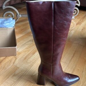 Size 10 women’s brown heeled boots Never worn new in box